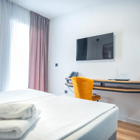 Hotel Miran Pirovac Exterior photo