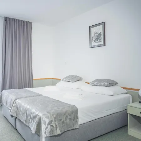 Hotel Miran Pirovac Exterior photo