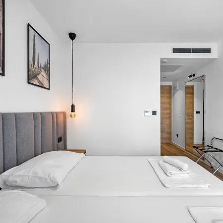 Hotel Miran Pirovac Exterior photo